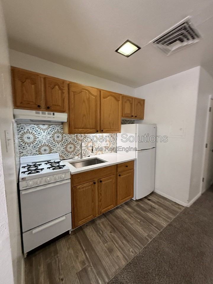 401 14th St Nw #26 - Photo 3 of 15