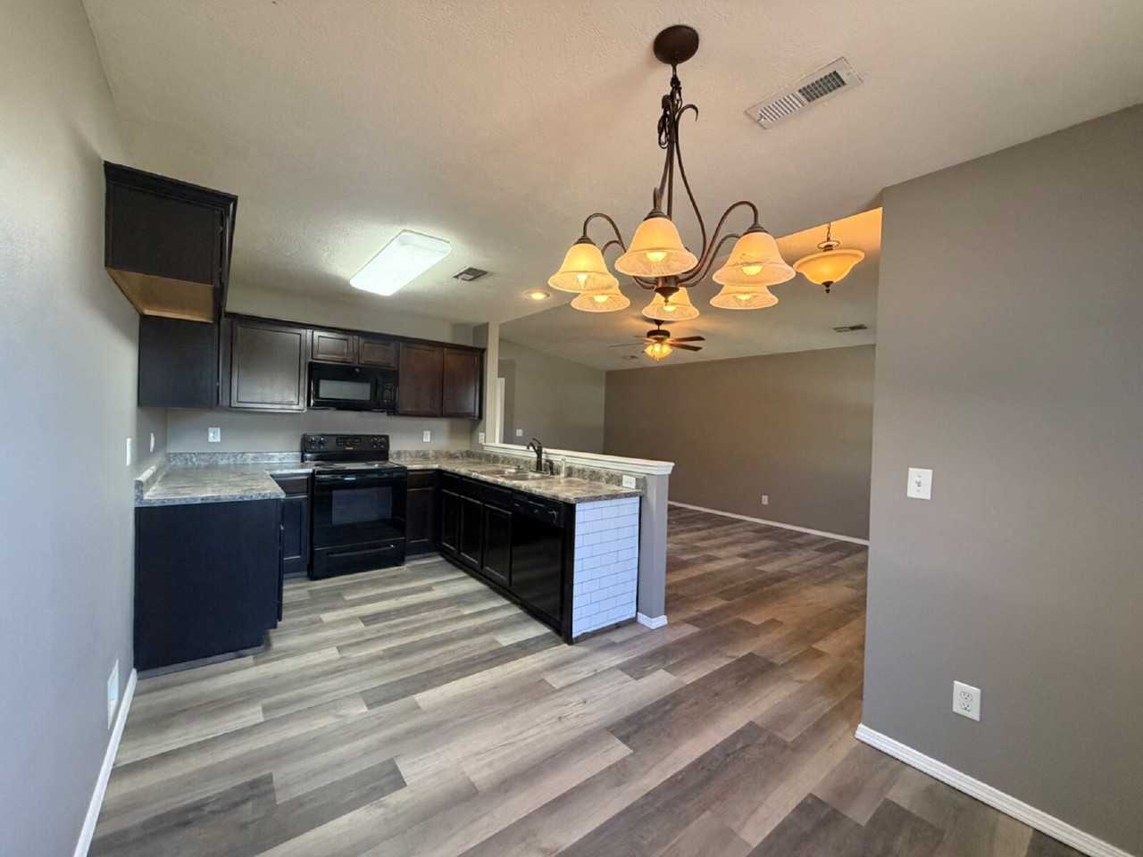 6524 Prairie Cir - Photo 3 of 23