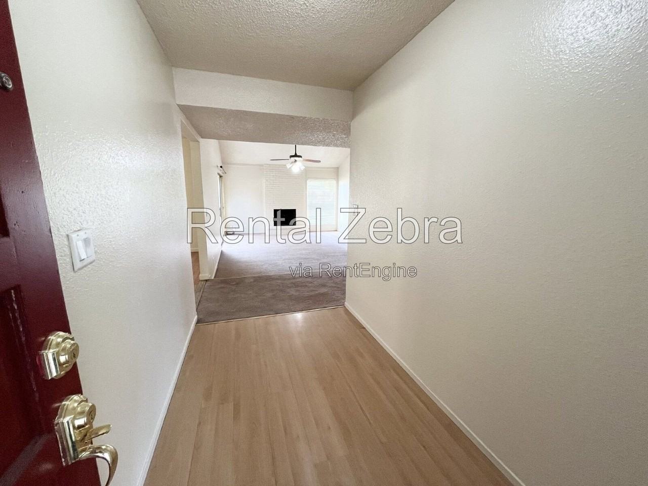 3056 Bedford Dr - Photo 4 of 25