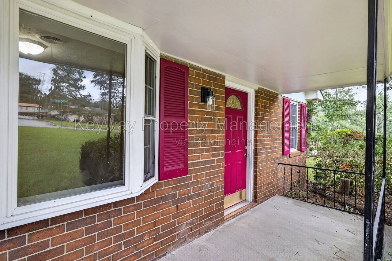 702 Mckenzie St - Photo 4 of 47