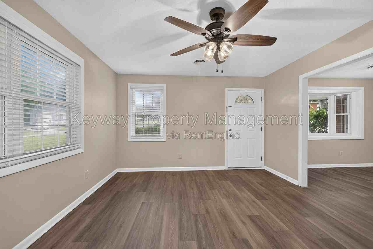 702 Mckenzie St - Photo 6 of 47