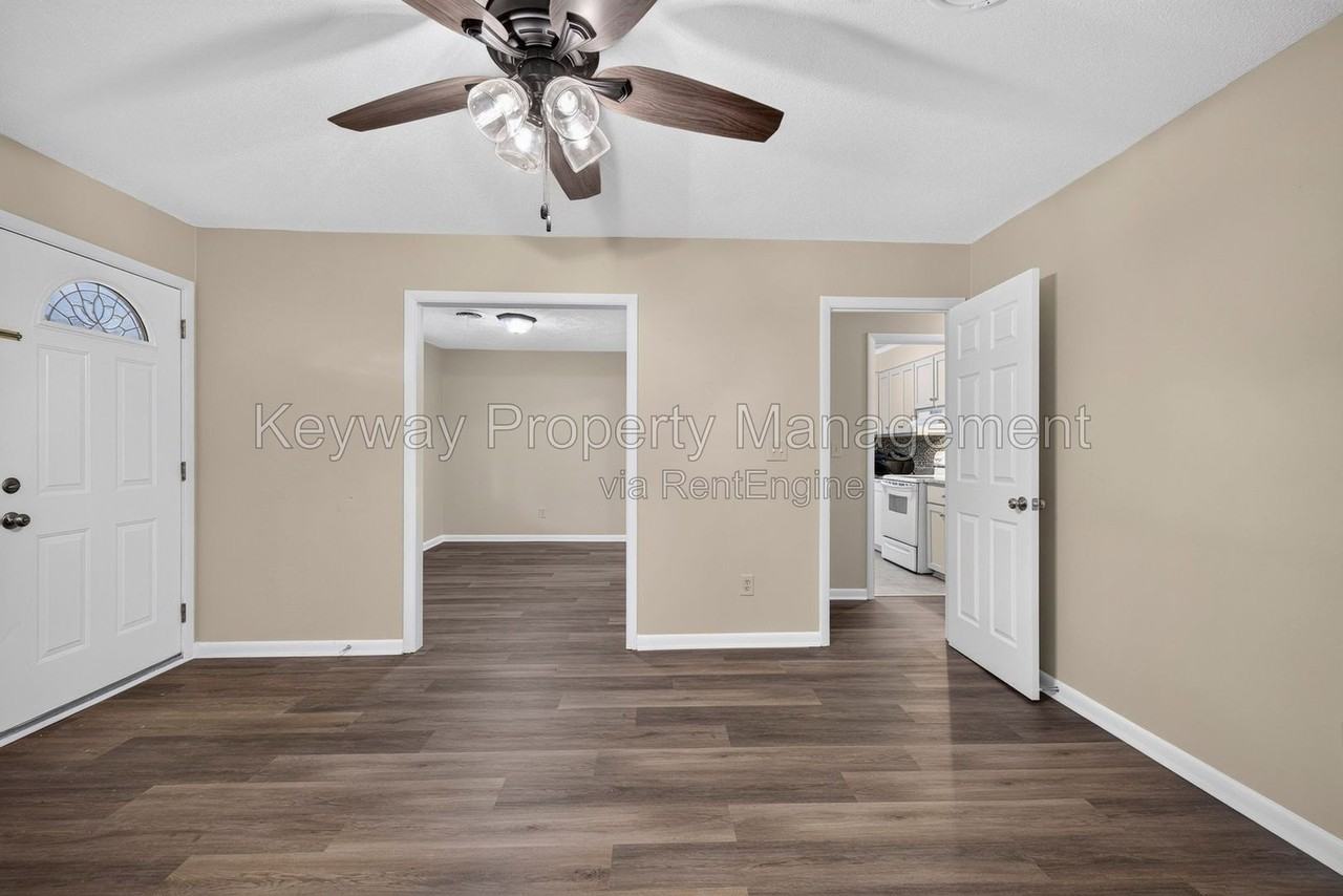 702 Mckenzie St - Photo 7 of 47