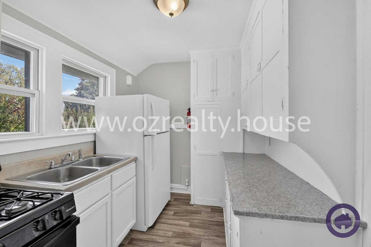 3808 Torrance Dr - Photo 3 of 17