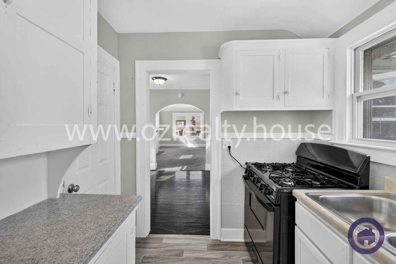 3808 Torrance Dr - Photo 4 of 17