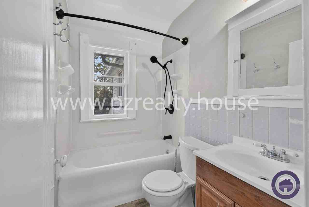 3808 Torrance Dr - Photo 5 of 17