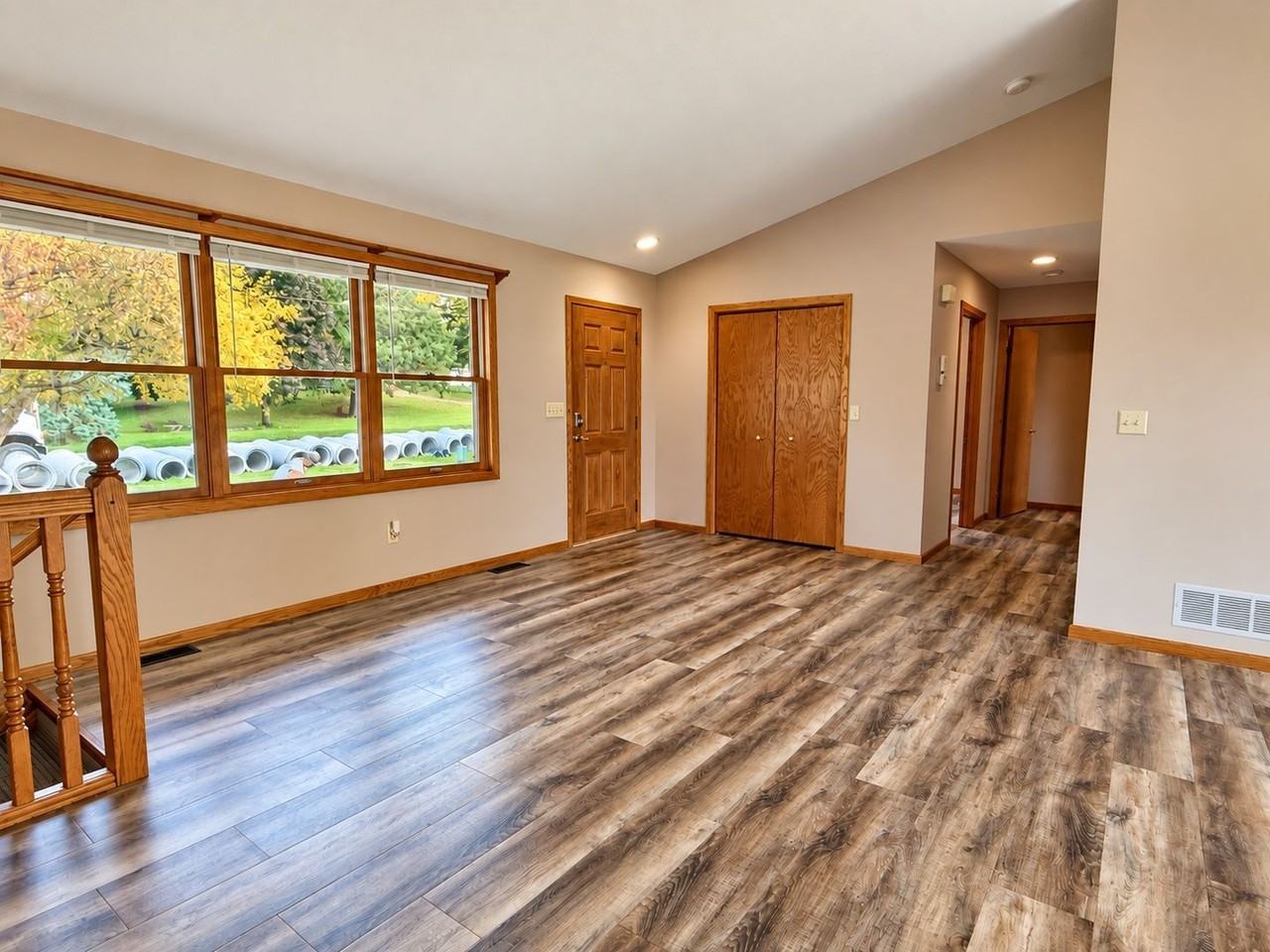 5065 Main Ave Ne - Photo 5 of 21