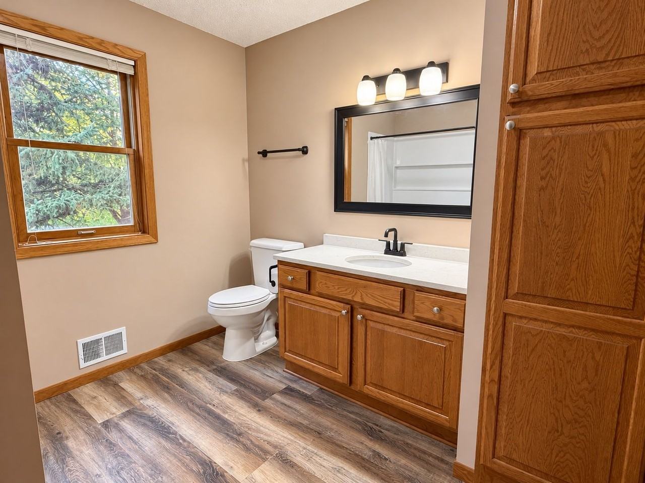 5065 Main Ave Ne - Photo 7 of 21