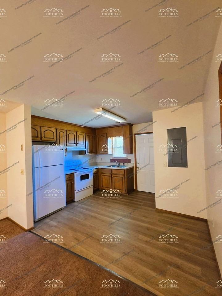 618 Jasmin Dr - Photo 3 of 10