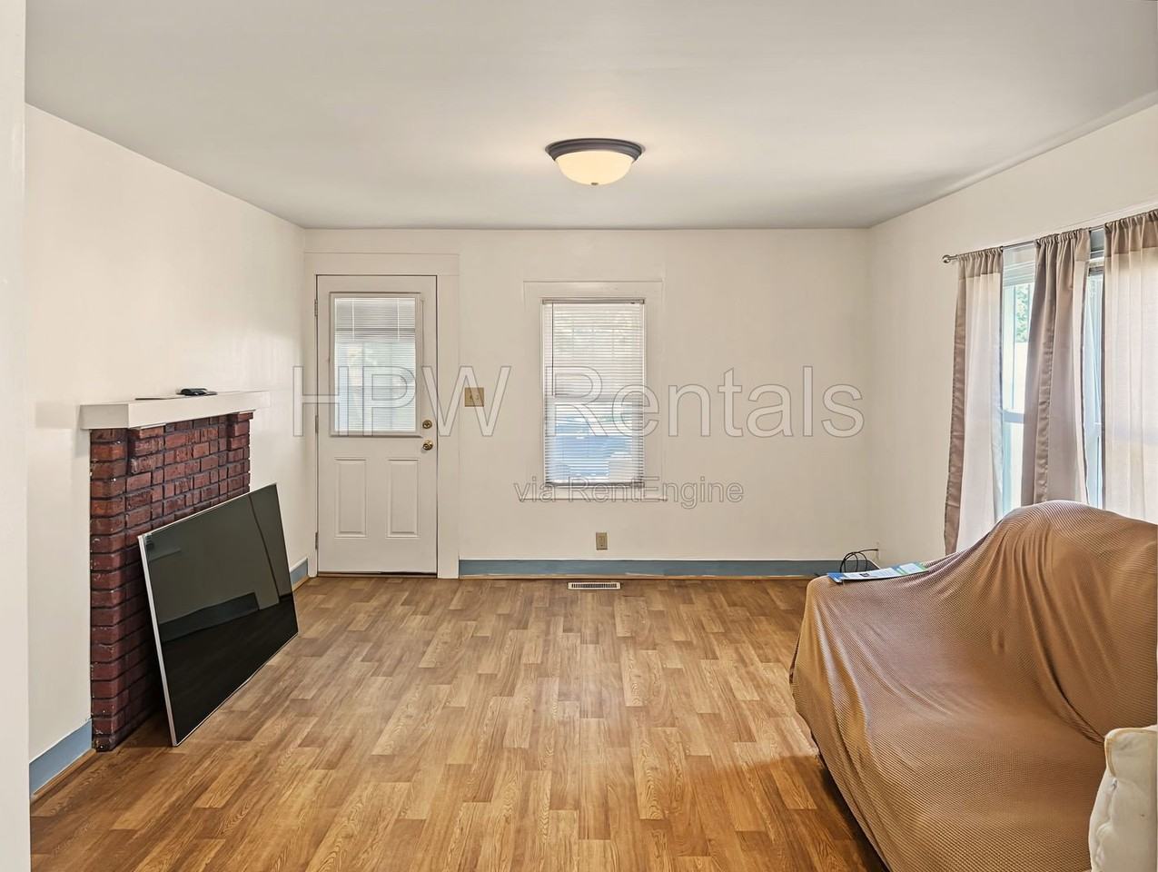 314 Hawthorne Ln - Photo 7 of 19