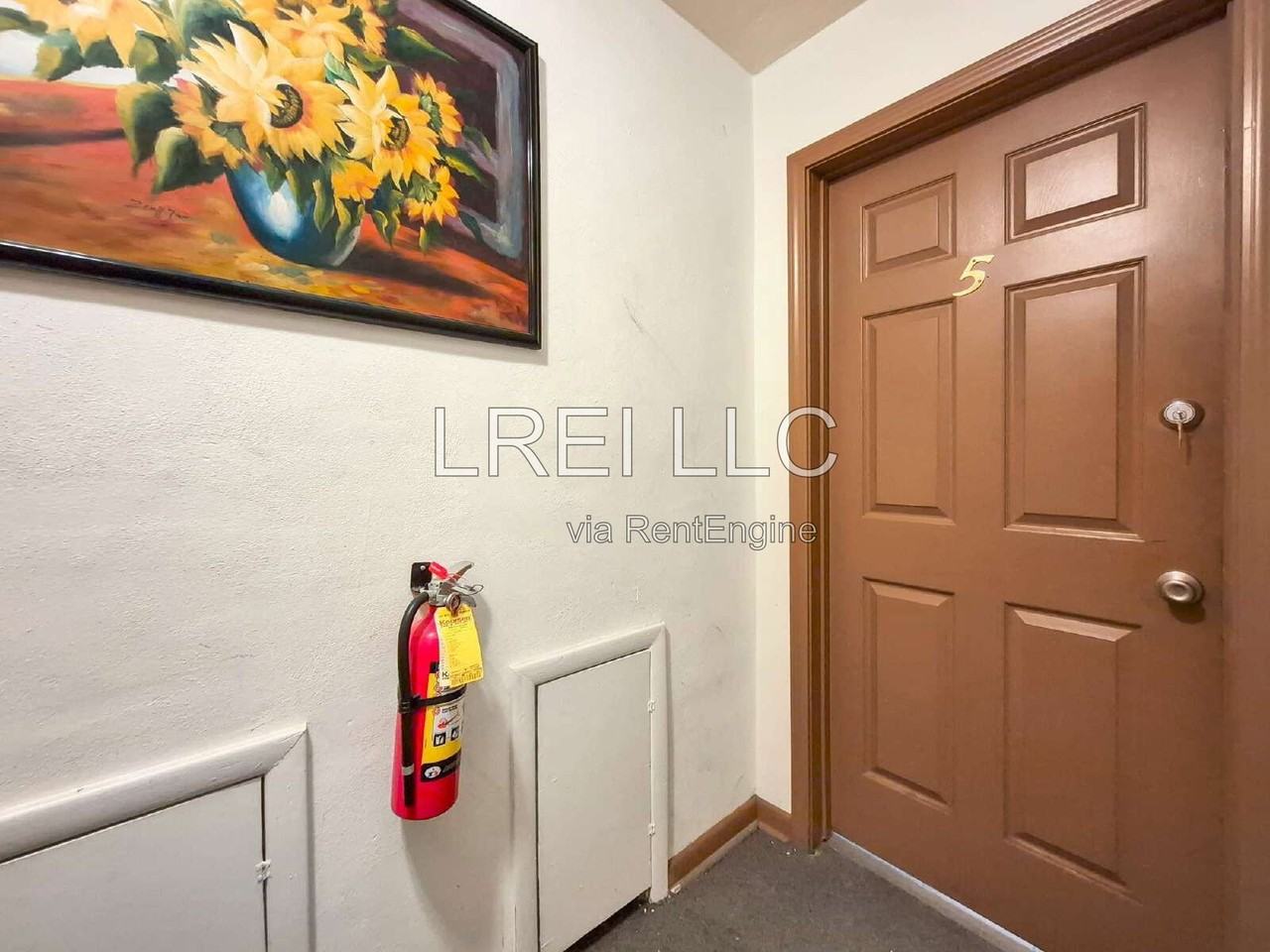 810 W Vine St #5 - Photo 2 of 16