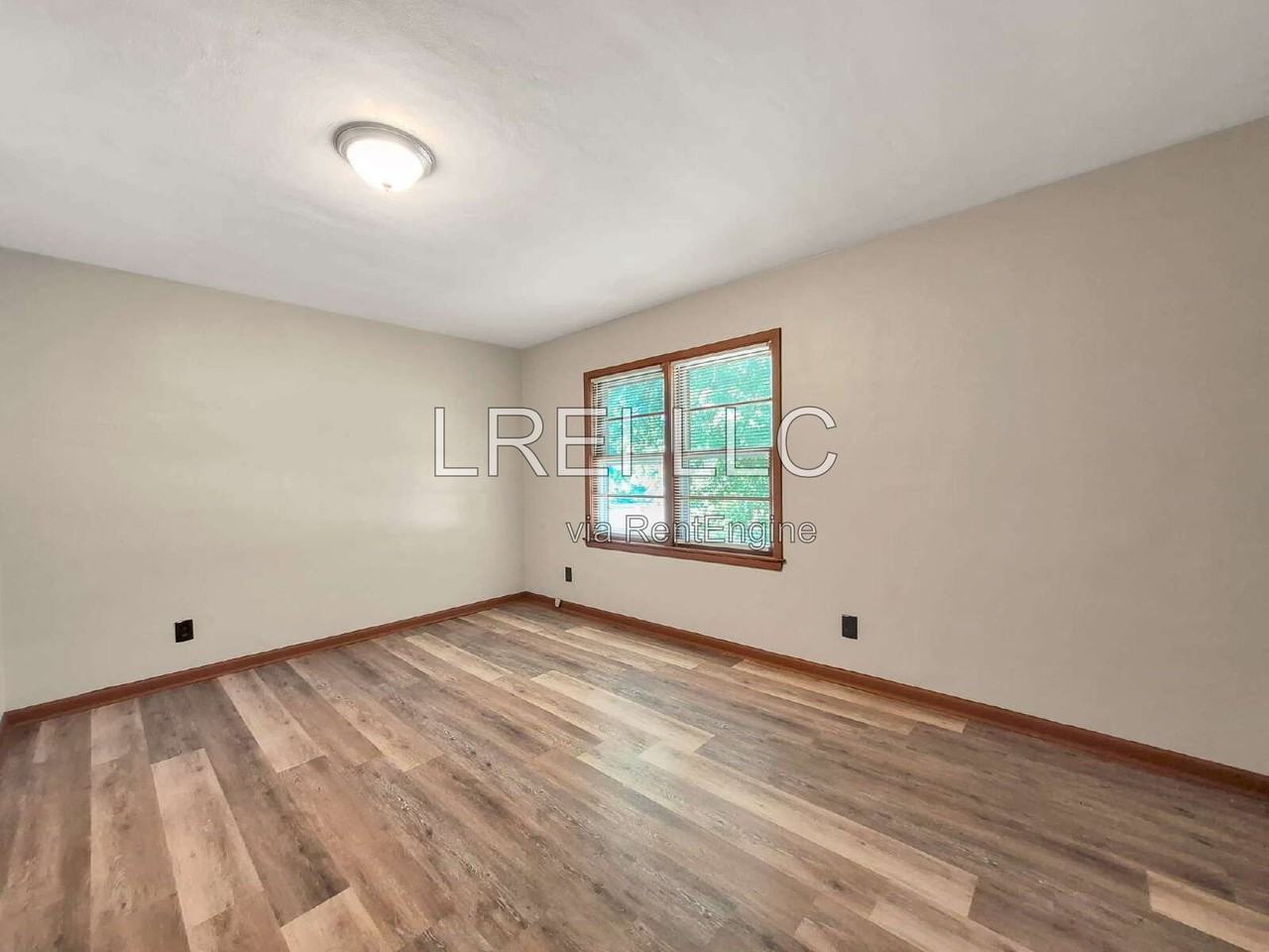 810 W Vine St #5 - Photo 4 of 16