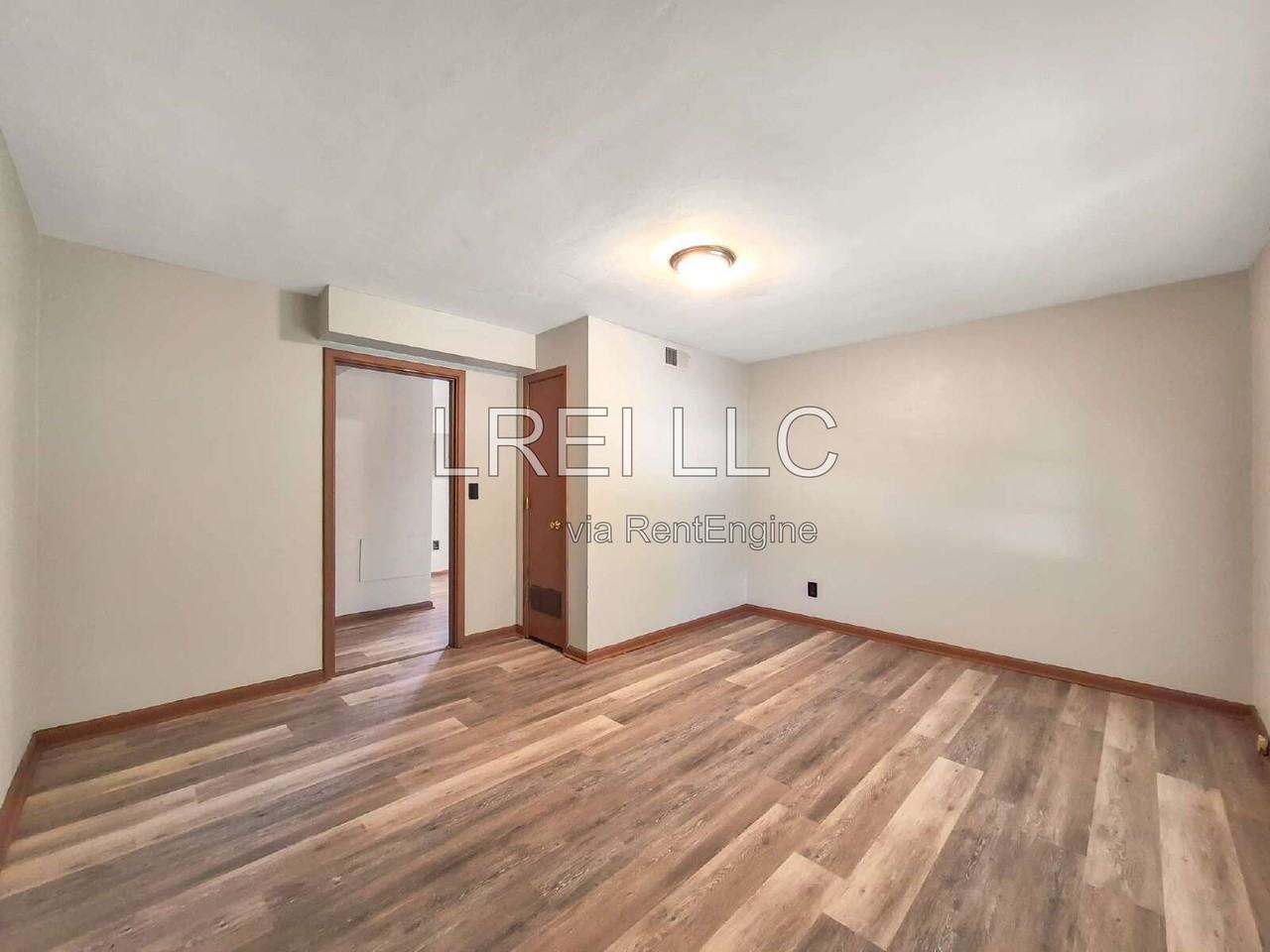 810 W Vine St #5 - Photo 5 of 16