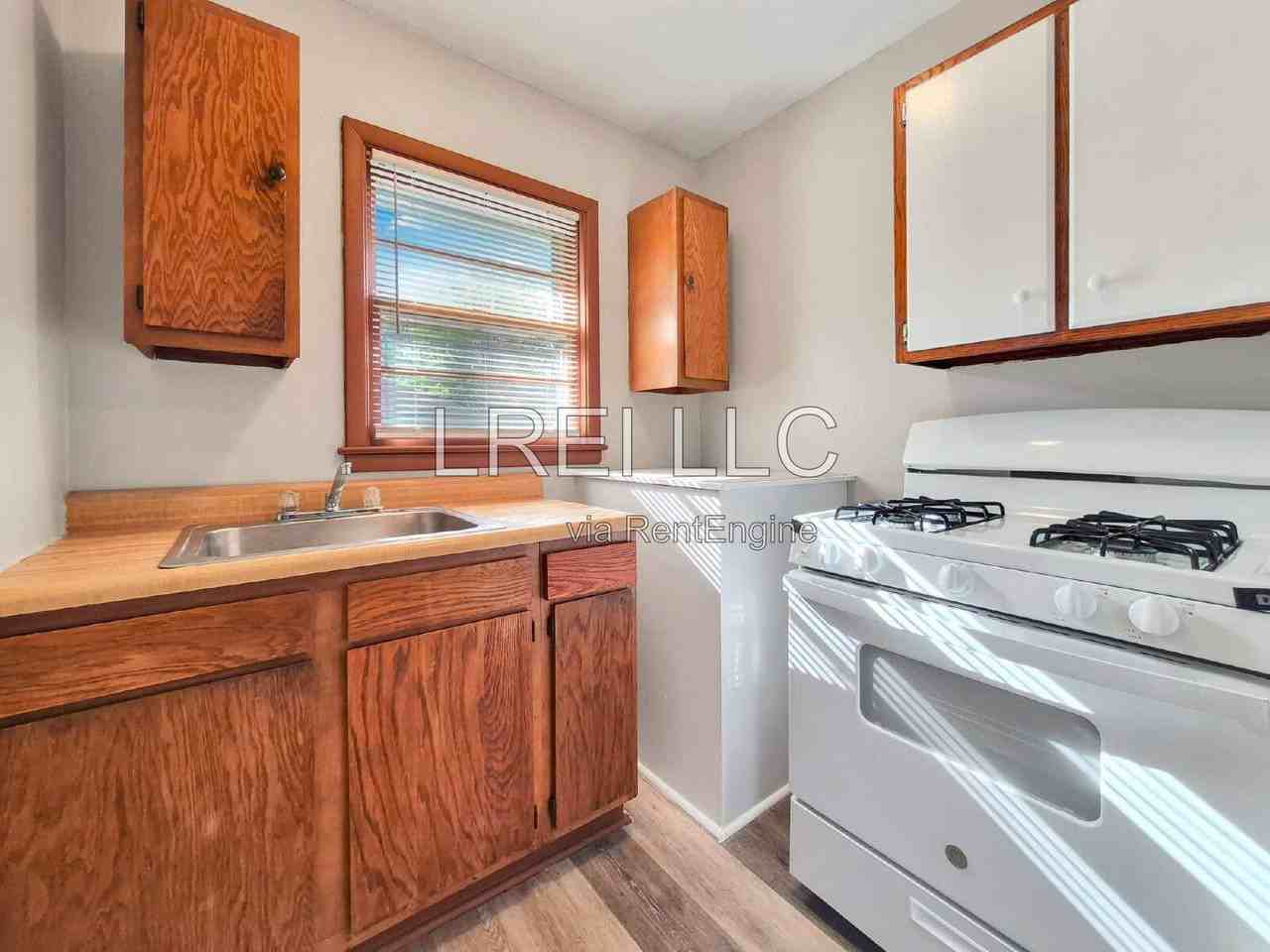 810 W Vine St #5 - Photo 7 of 16