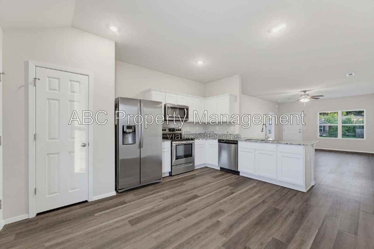 4306 Sw Sackett Ave - Photo 3 of 15
