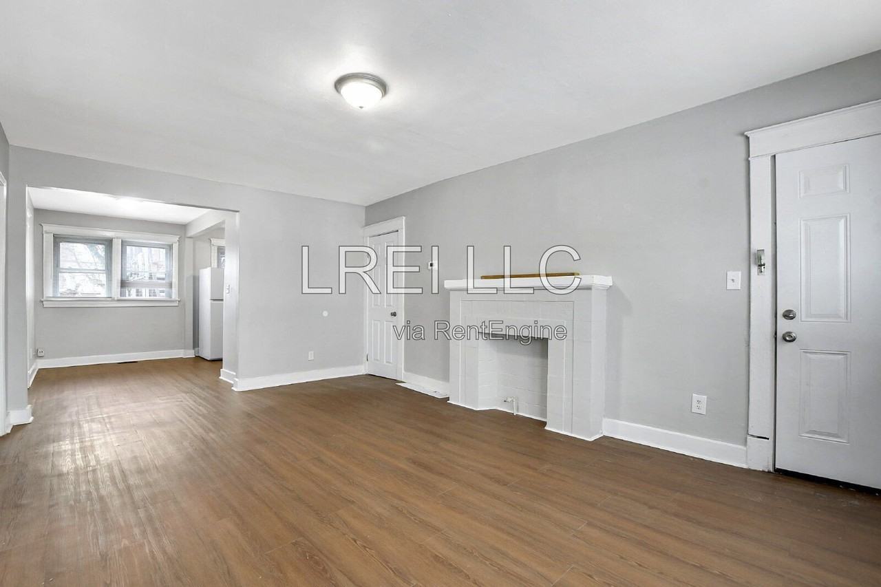 701 Hazel St #1 - Photo 3 of 12