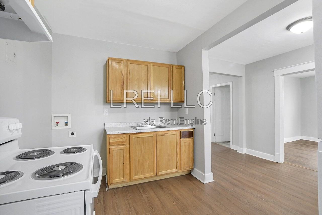 701 Hazel St #1 - Photo 5 of 12