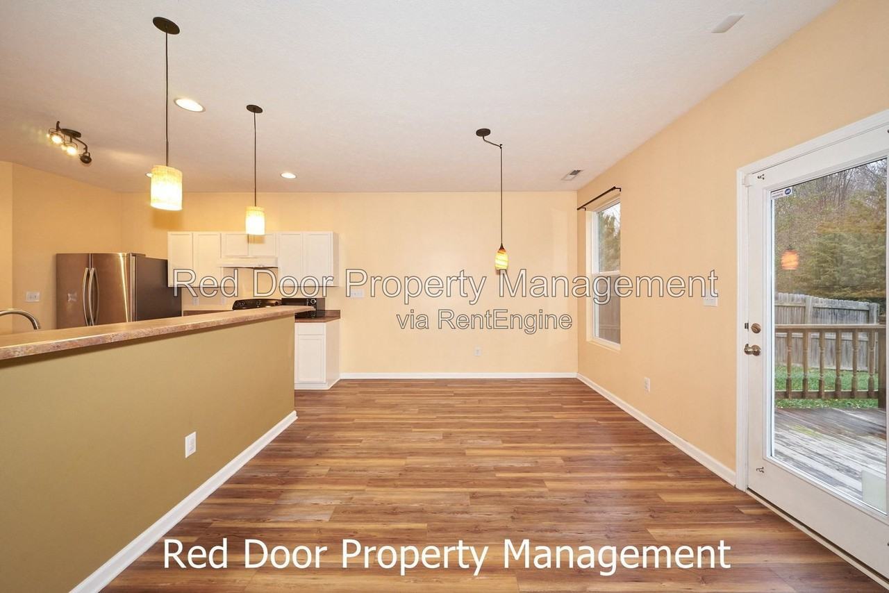 7844 Bombay Ln - Photo 7 of 27