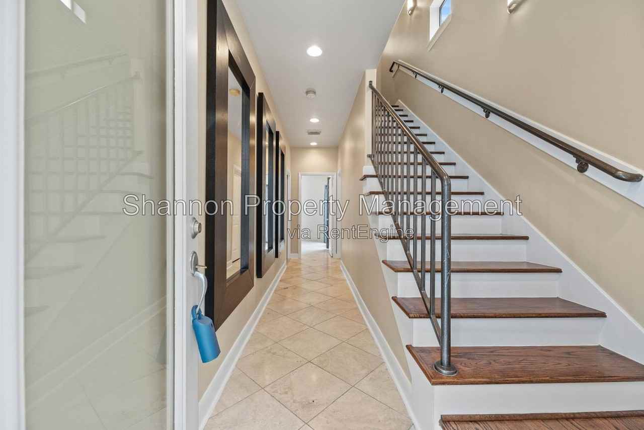 5205 Rose St #B - Photo 3 of 32