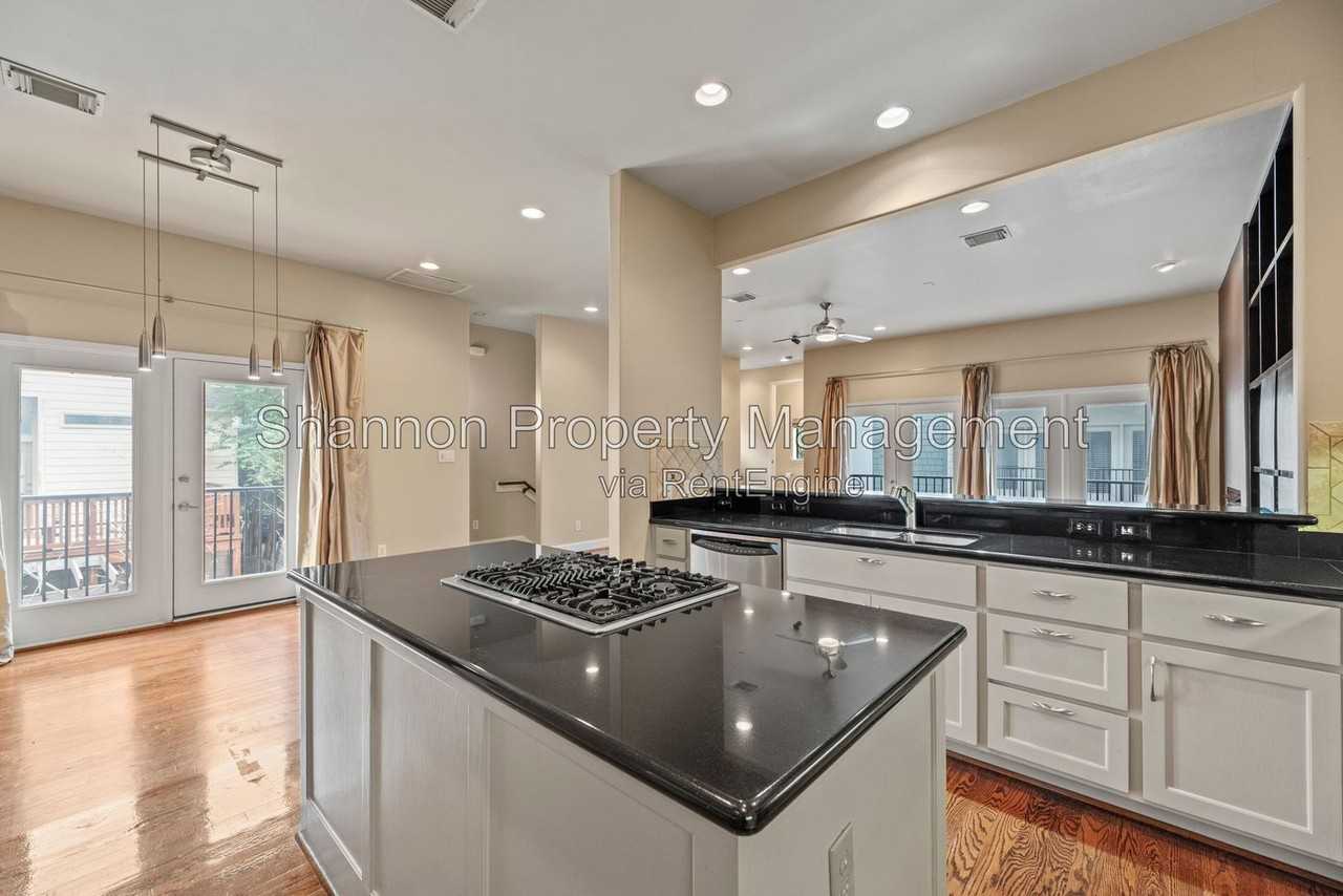 5205 Rose St #B - Photo 6 of 32