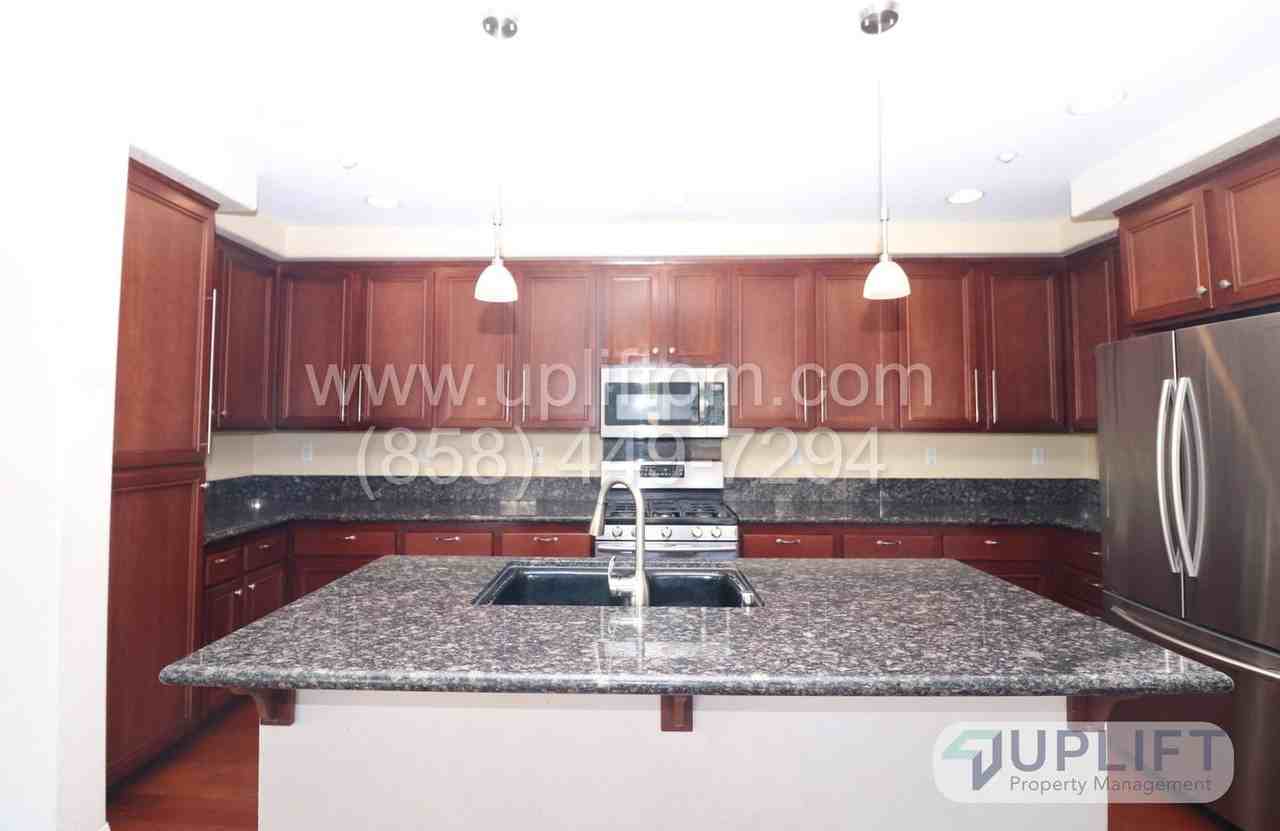 743 Almond Rd - Photo 3 of 10