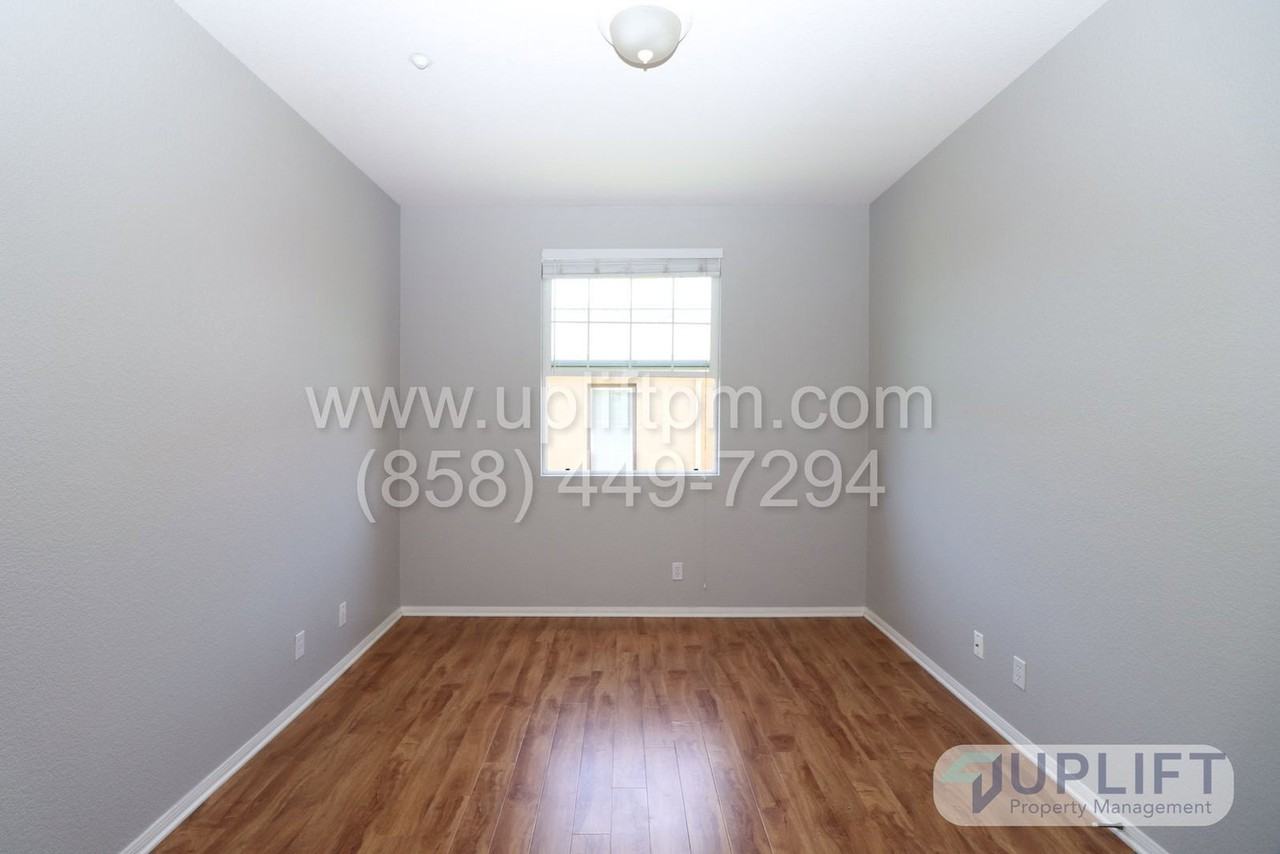 743 Almond Rd - Photo 4 of 10