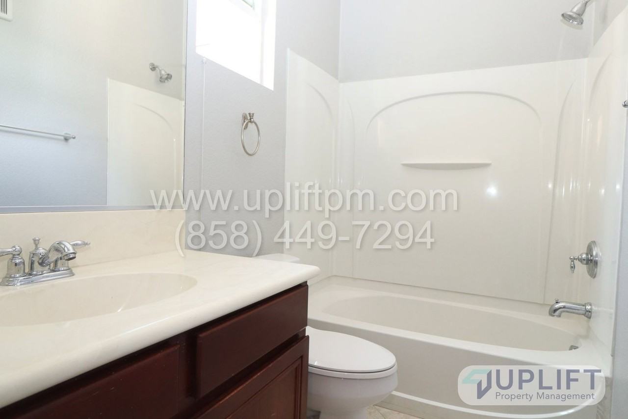 743 Almond Rd - Photo 5 of 10