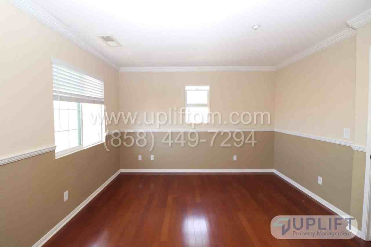 743 Almond Rd - Photo 6 of 10