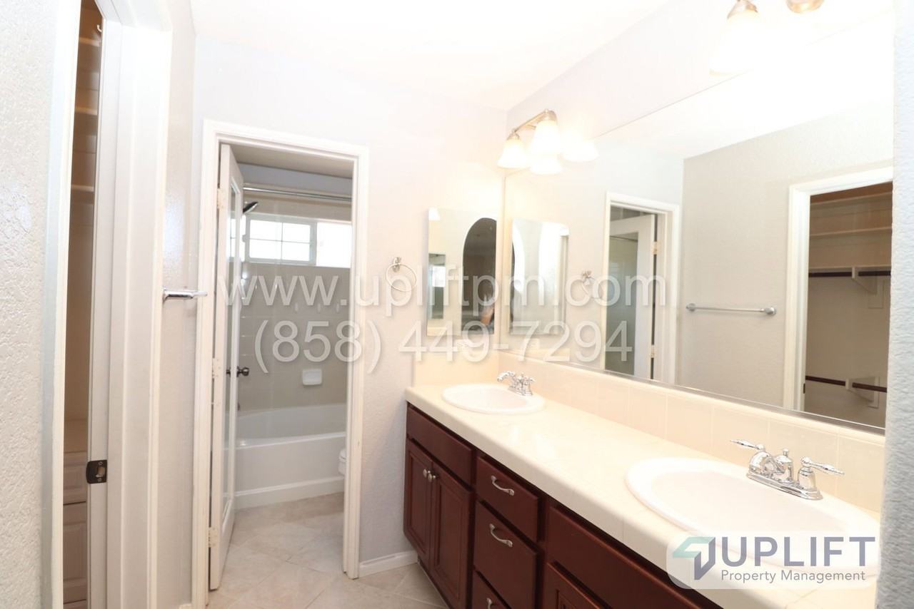 743 Almond Rd - Photo 7 of 10