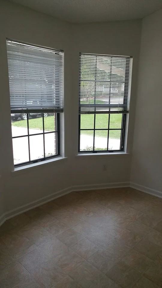 1657 Crosspointe Way - Photo 5 of 8