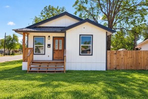 featured image of 701 Fort Clark Rd