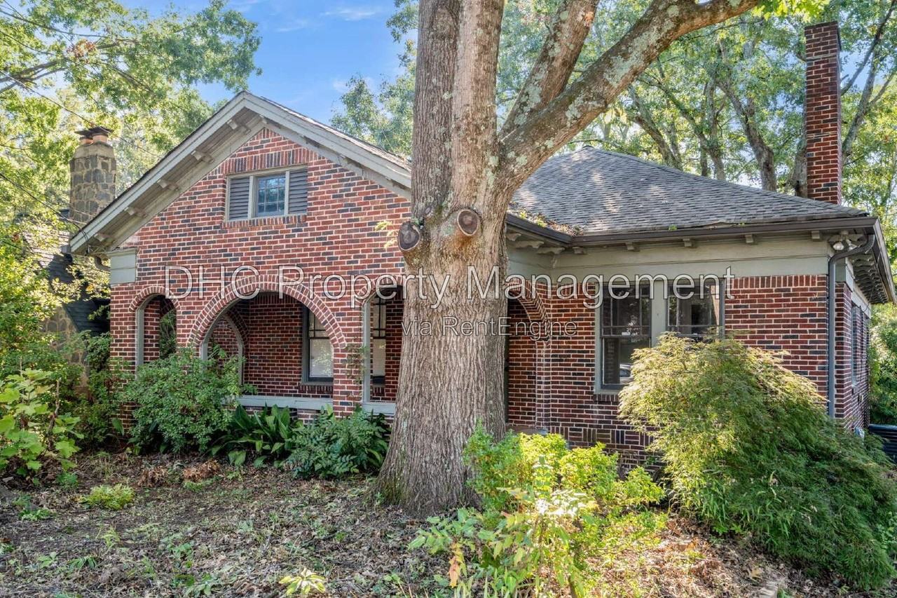 988 Woodbourne Dr Sw - Photo 2 of 18