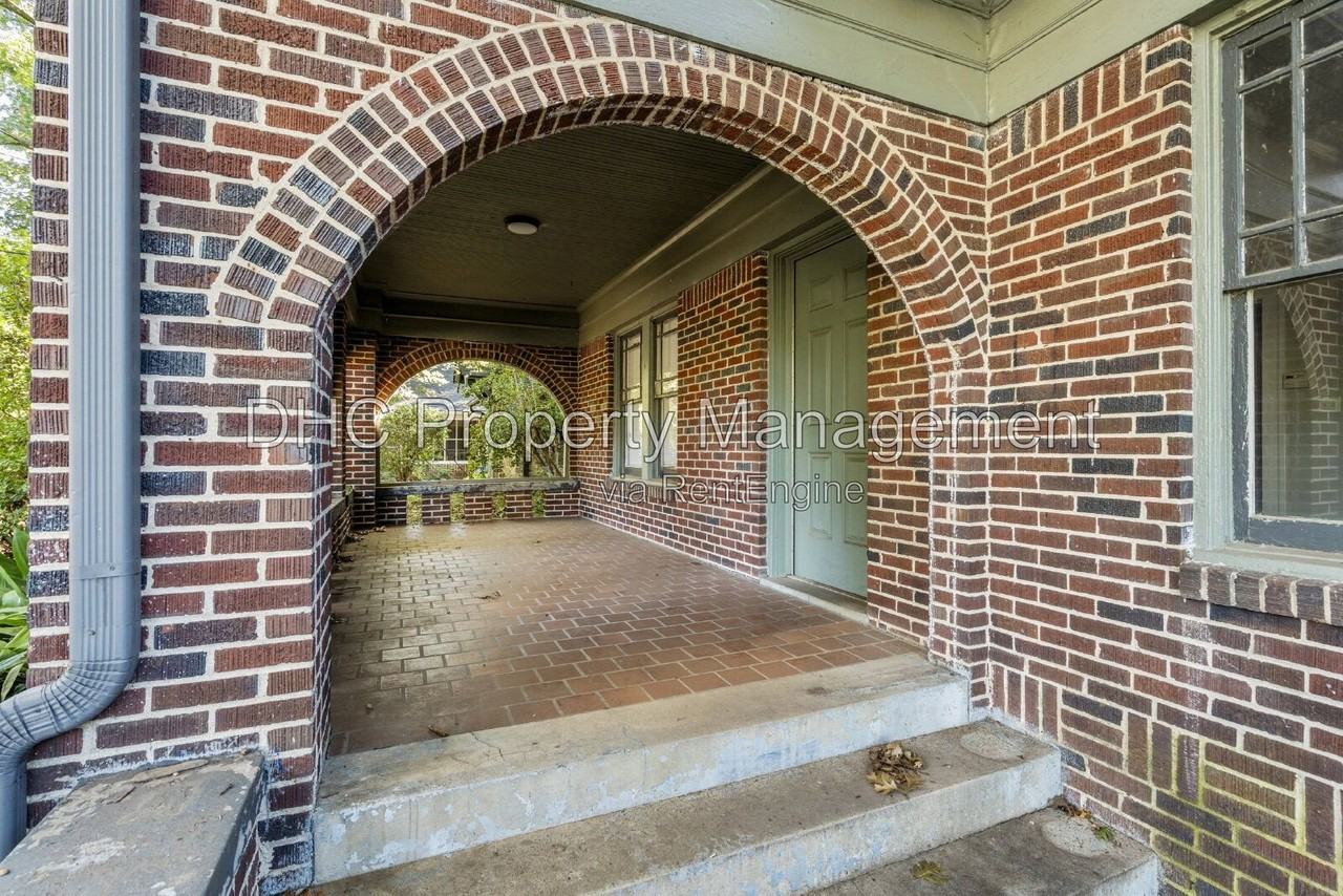 988 Woodbourne Dr Sw - Photo 4 of 18