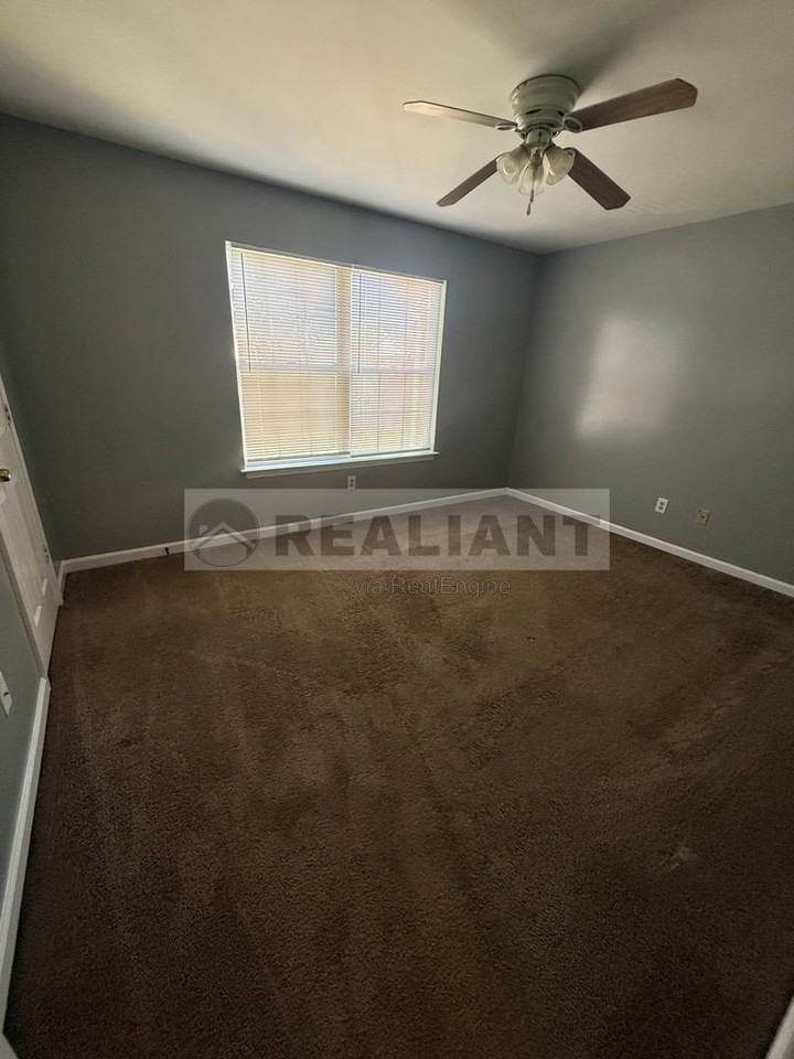 224 Garnet Dr - Photo 4 of 8