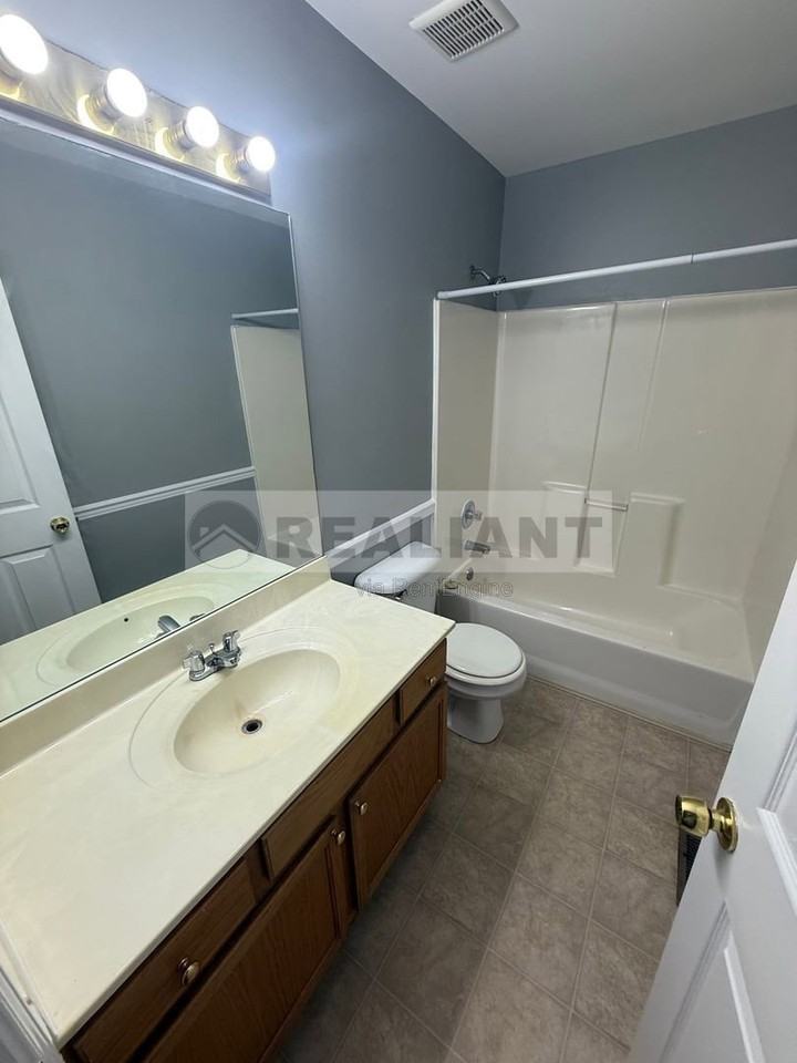 224 Garnet Dr - Photo 5 of 8