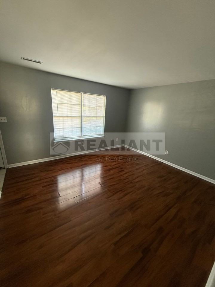 224 Garnet Dr - Photo 6 of 8