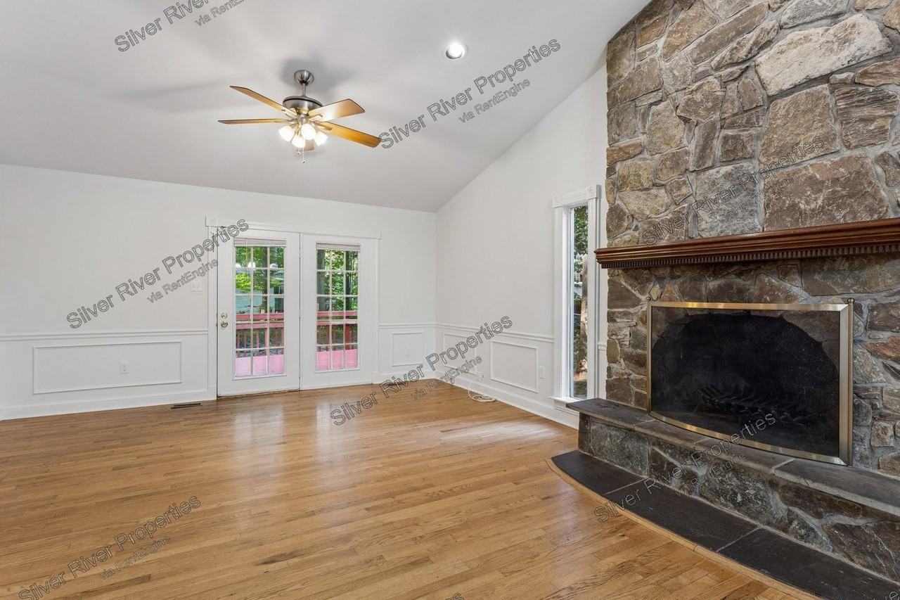 16320 Lea Dr - Photo 2 of 17