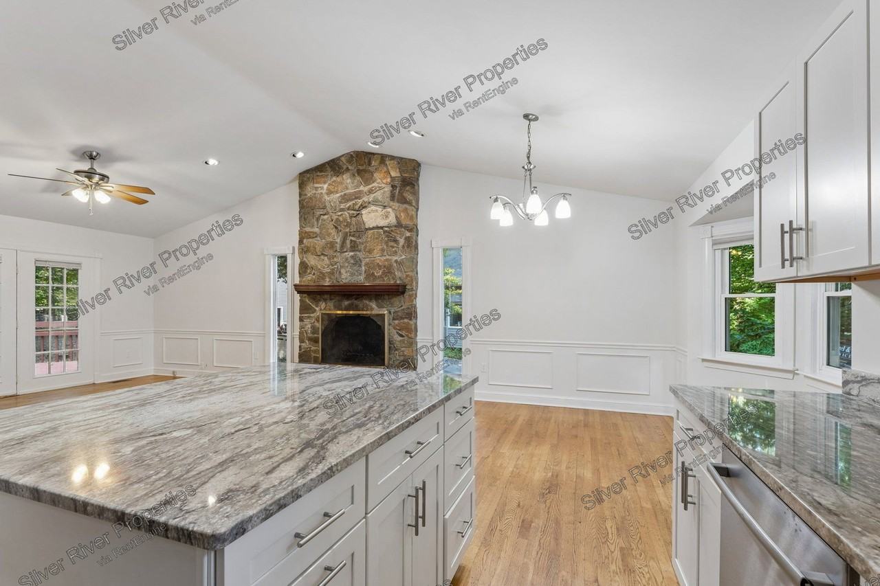 16320 Lea Dr - Photo 5 of 17