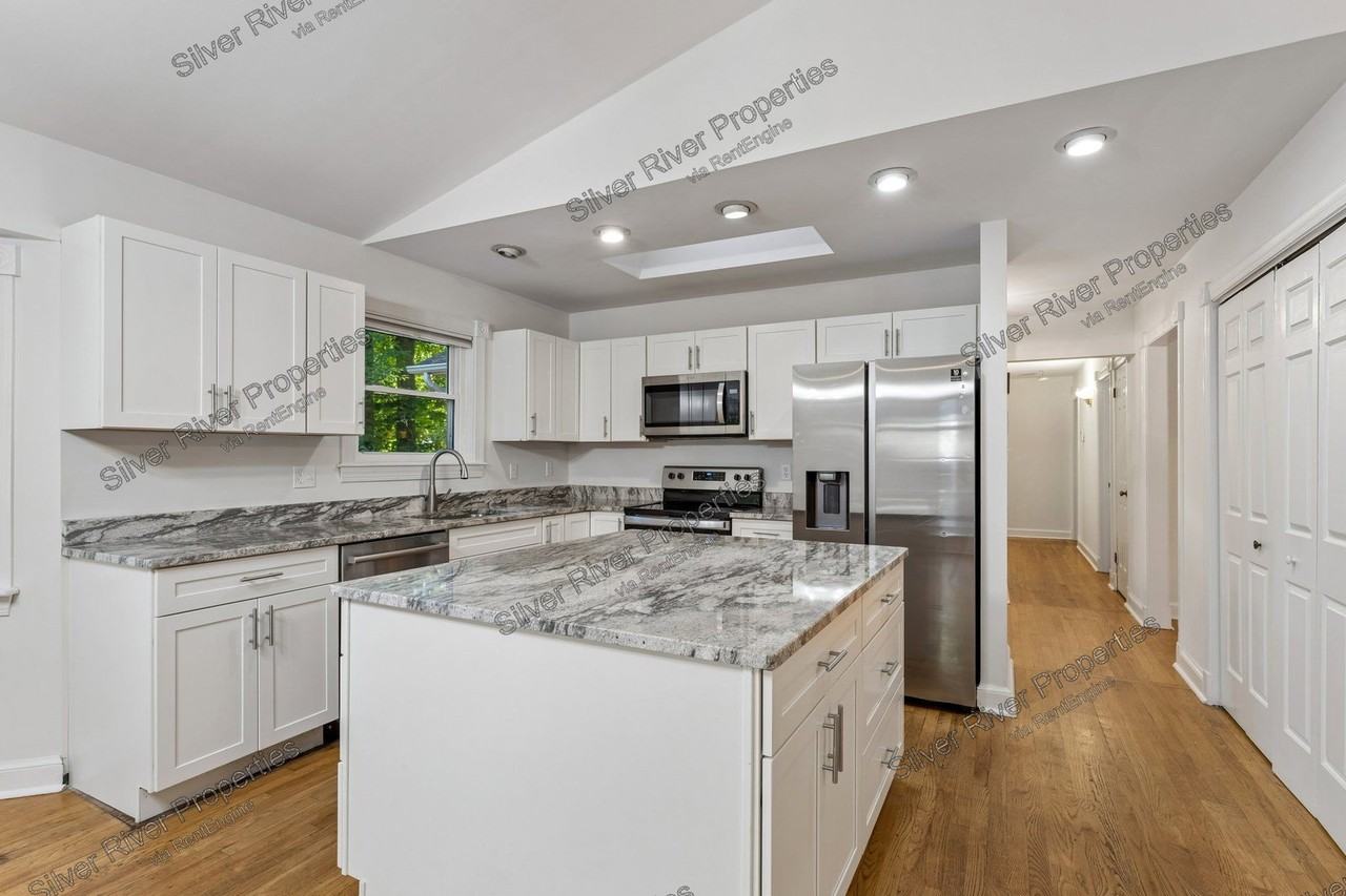 16320 Lea Dr - Photo 6 of 17