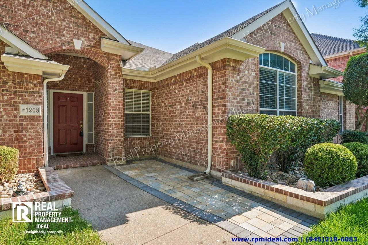 1208 Sonoma Dr - Photo 2 of 30