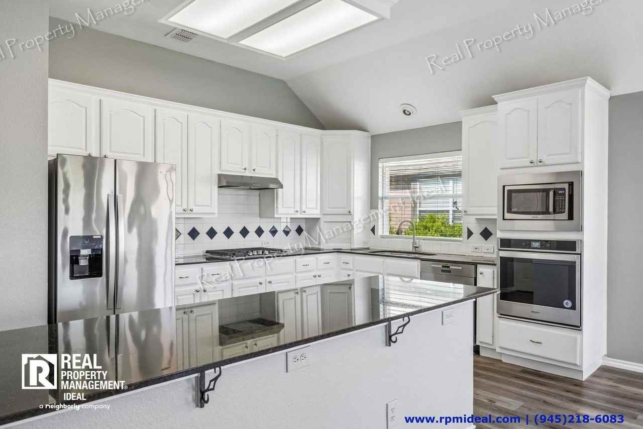 1208 Sonoma Dr - Photo 3 of 30