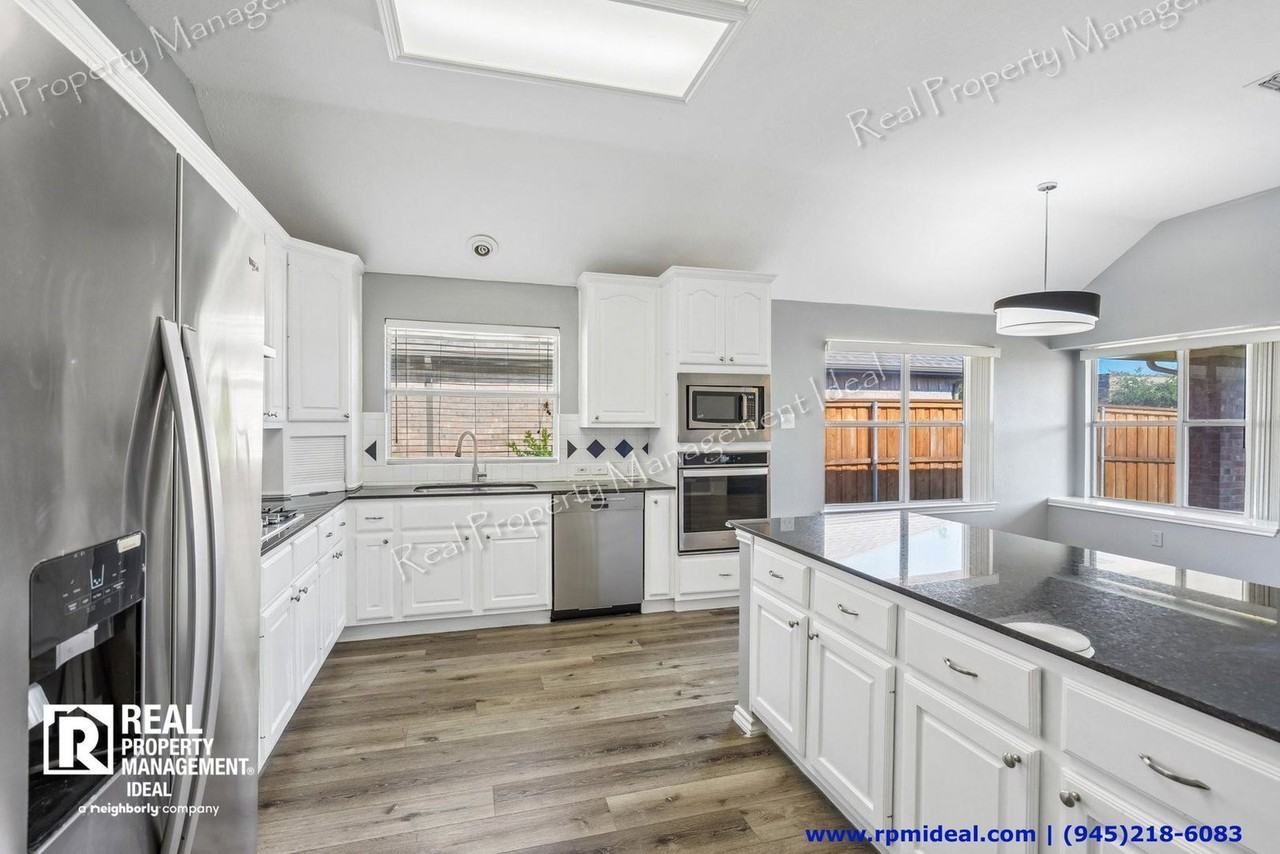 1208 Sonoma Dr - Photo 4 of 30