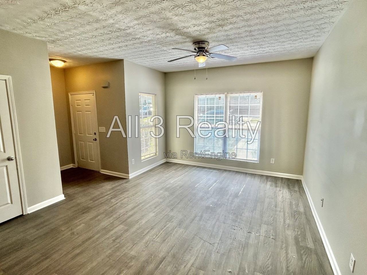 1725 Carrington Dr - Photo 5 of 17