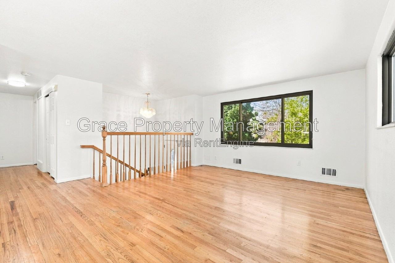 10584 Paley St - Photo 3 of 16
