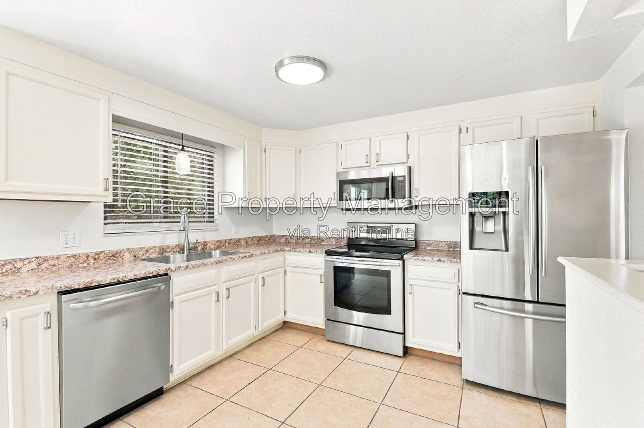 10584 Paley St - Photo 4 of 16