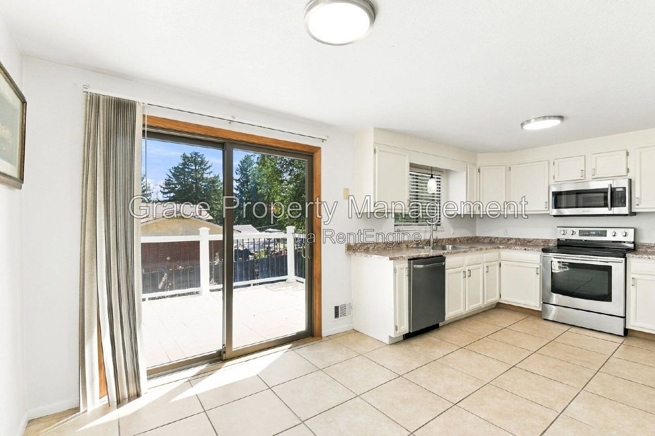 10584 Paley St - Photo 5 of 16