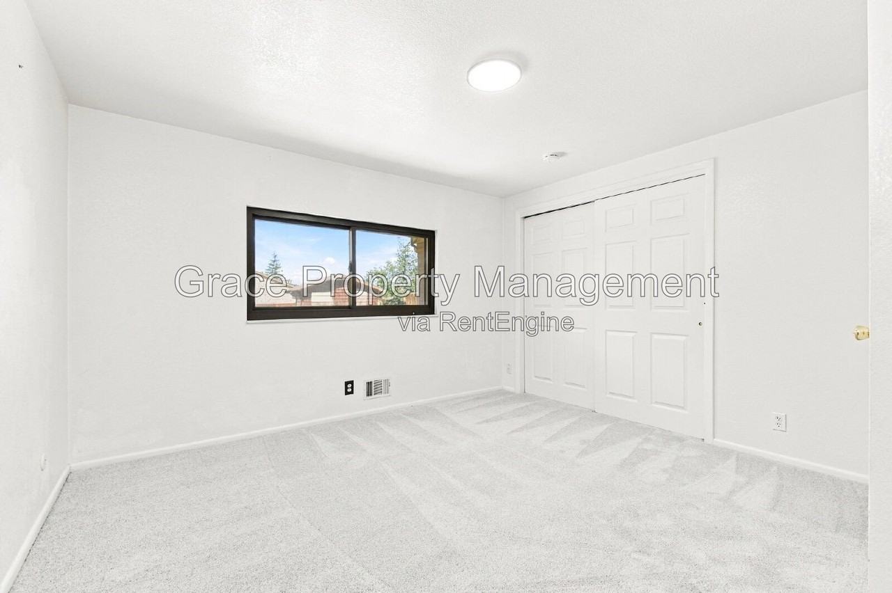 10584 Paley St - Photo 7 of 16