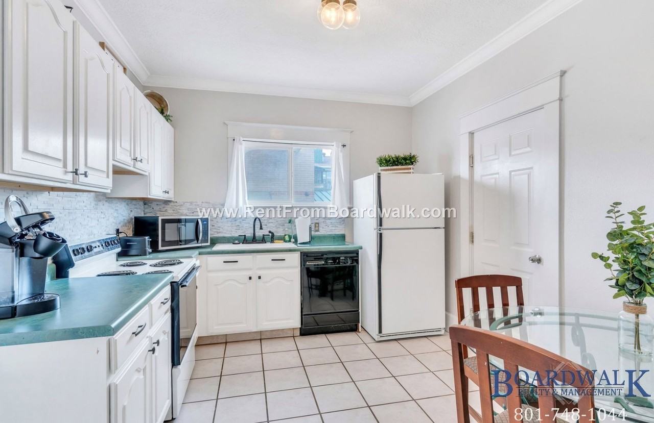 377 N Main St - Photo 7 of 25