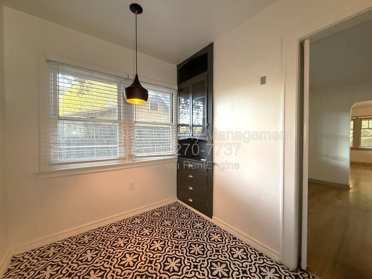 997 E 8th St - Photo 6 of 12
