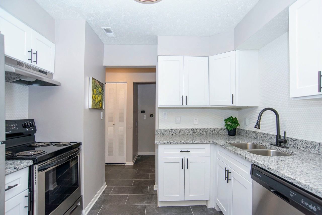 5750 Northdale Lake Ct #D - Photo 2 of 20