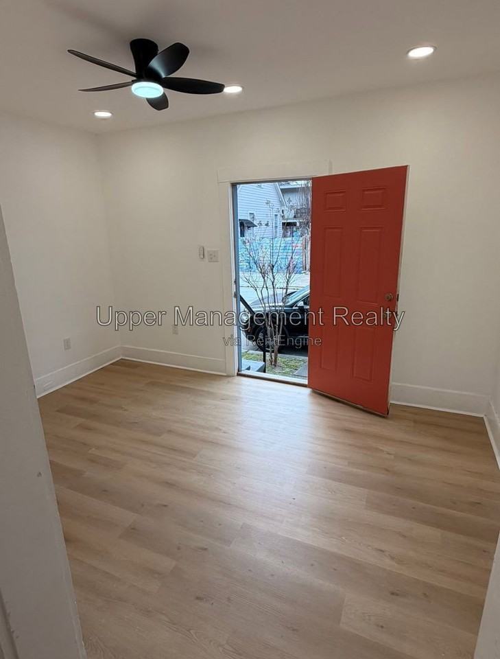 808 N Robertson St #1B - Photo 2 of 12